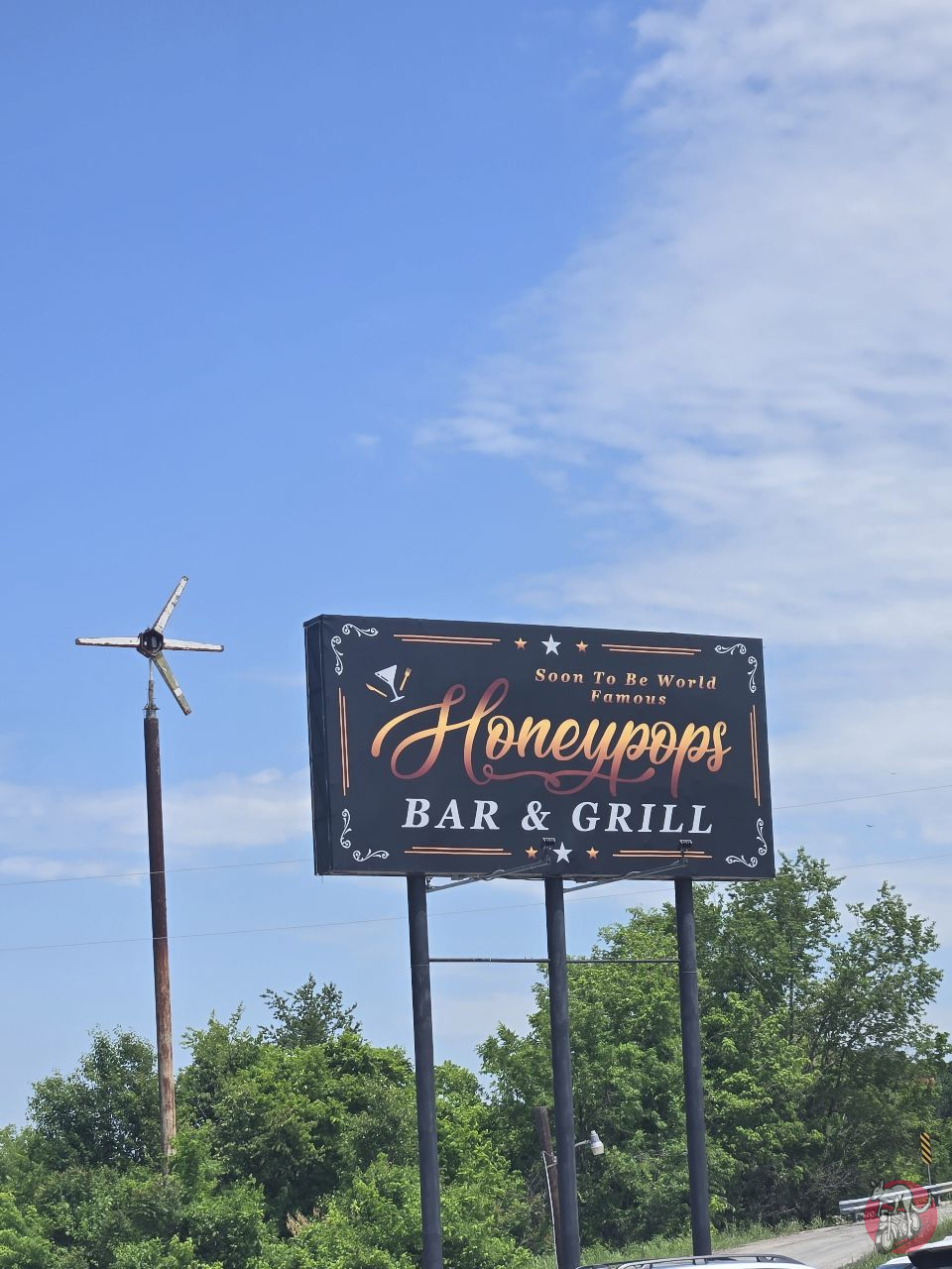 Honeypops Bar & Grill