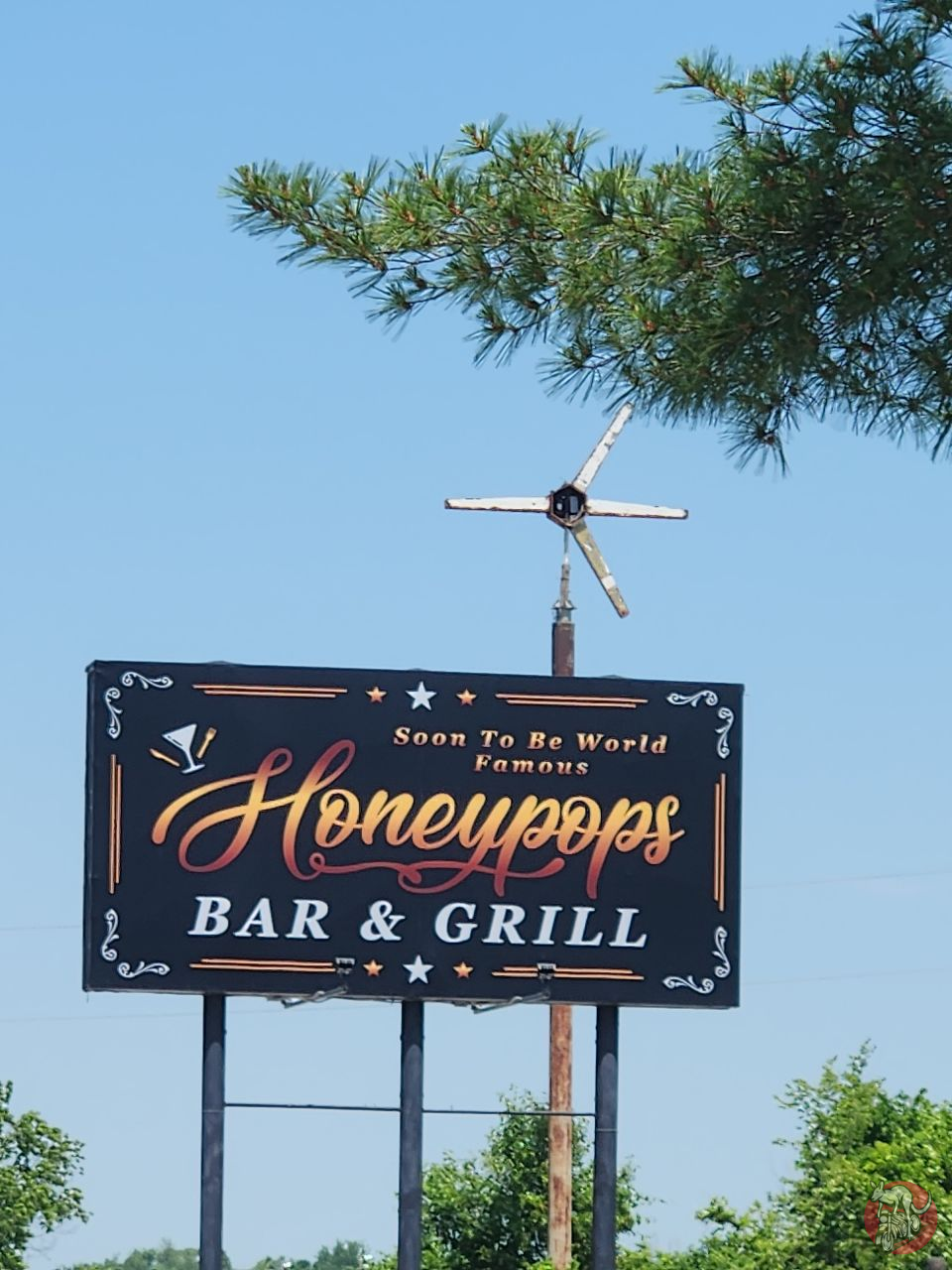 Honeypops Bar & Grill