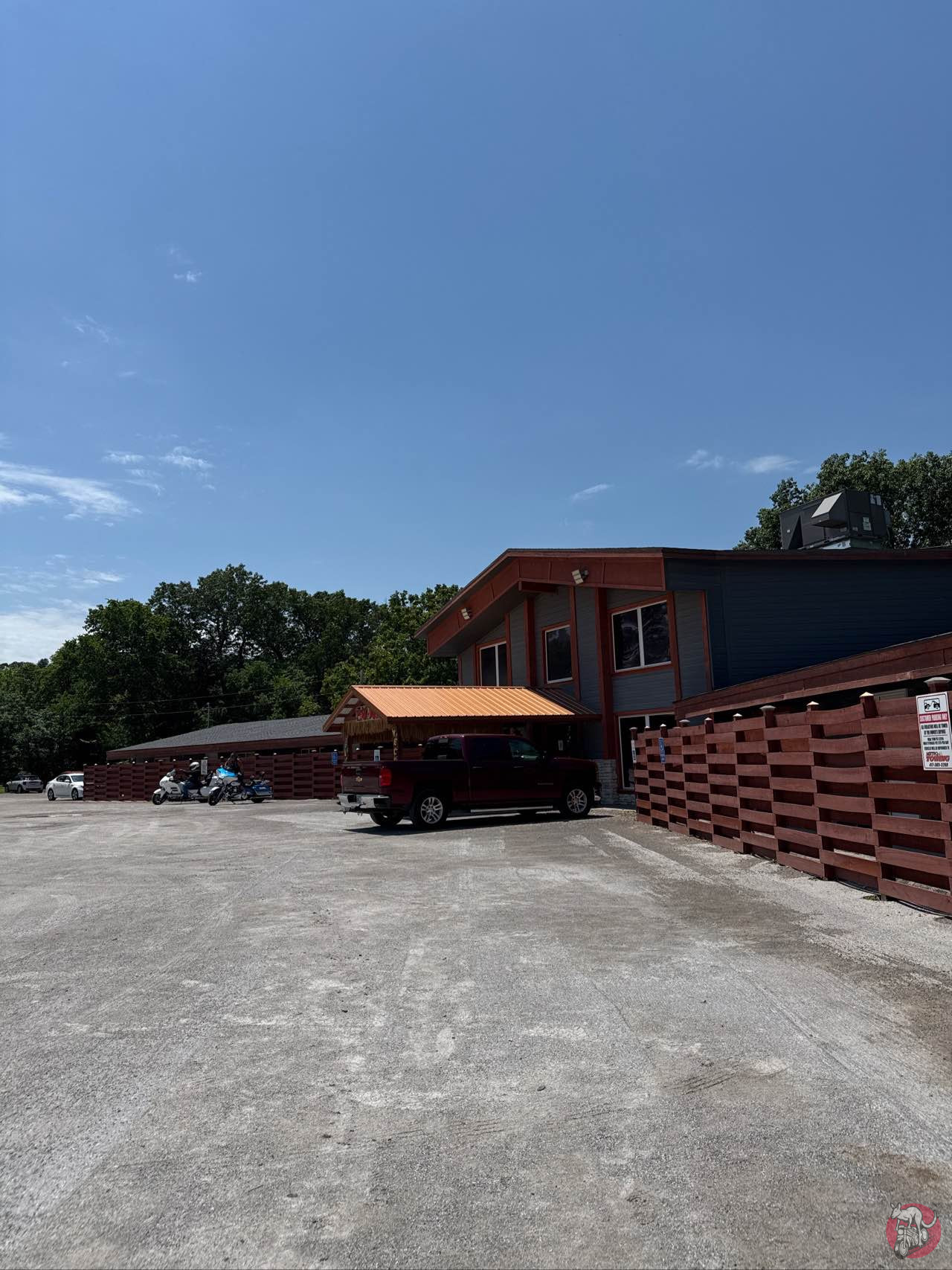 Honeypops Bar & Grill