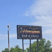 Honeypops Bar & Grill