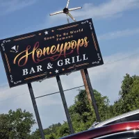 Honeypops Bar & Grill photo 1