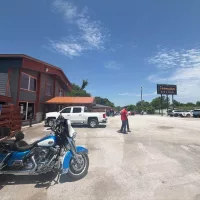 Honeypops Bar & Grill